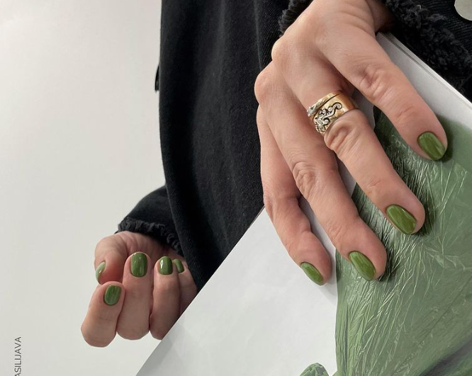 TOP 2025 pavasario spalvos ir manikiūro tendencijos